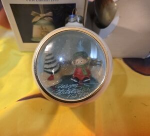 1978 Hallmark “Merry Christmas” Diorama / Panorama Ball Ornament (ice-skater
